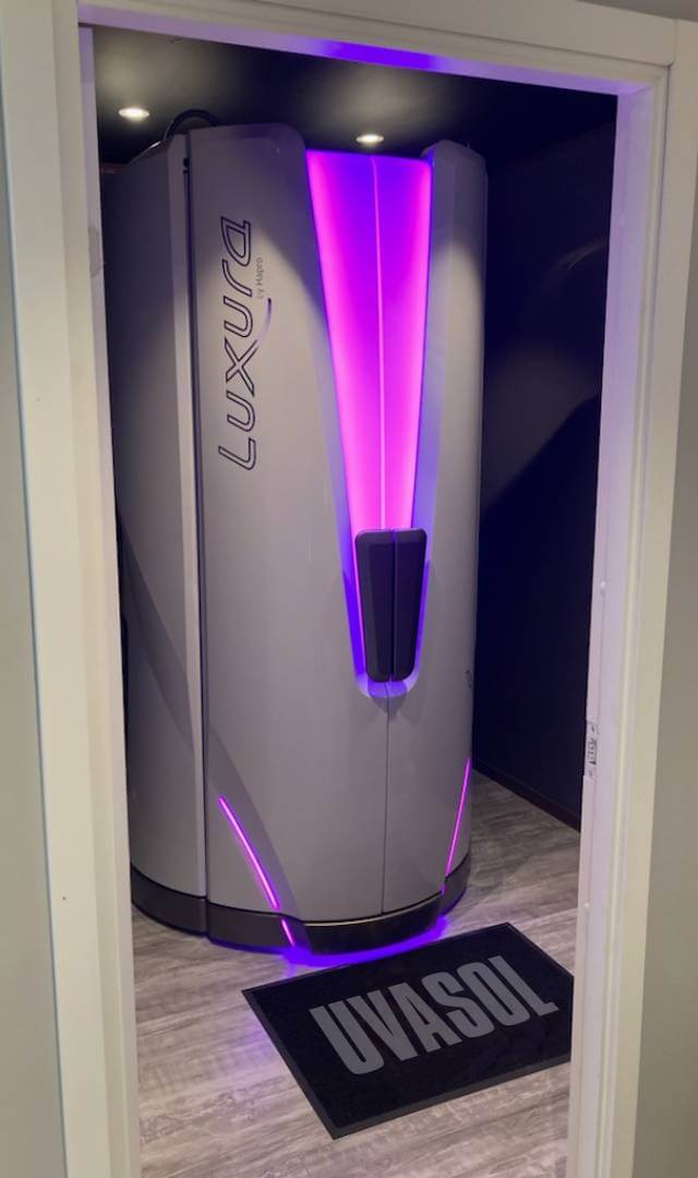 Luxura V8 på ett solarium